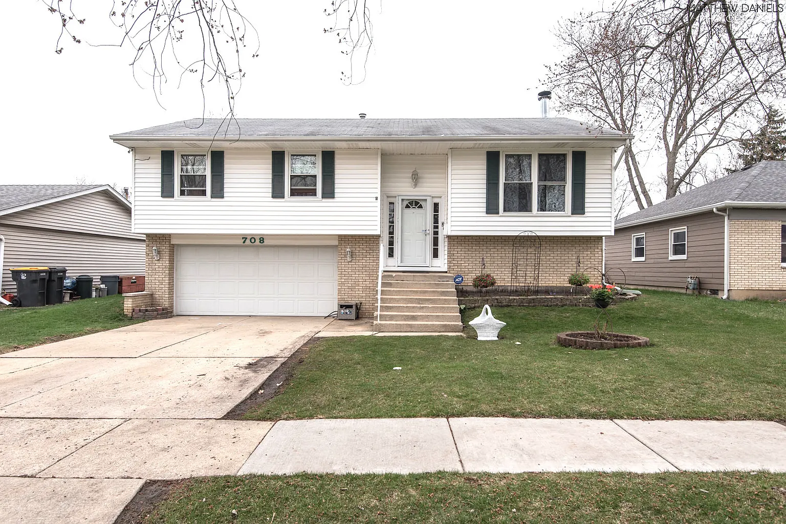 708 Wicker Ave photo 1