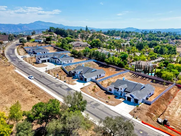 655 Hamilton Ln, Escondido, CA 92029