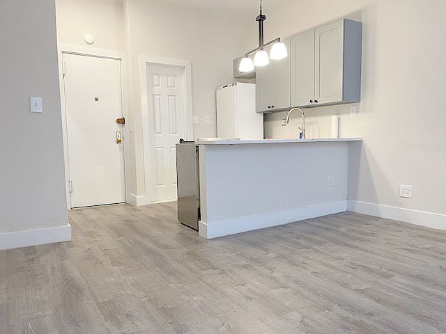 1st image of 402 W 22nd St #3R