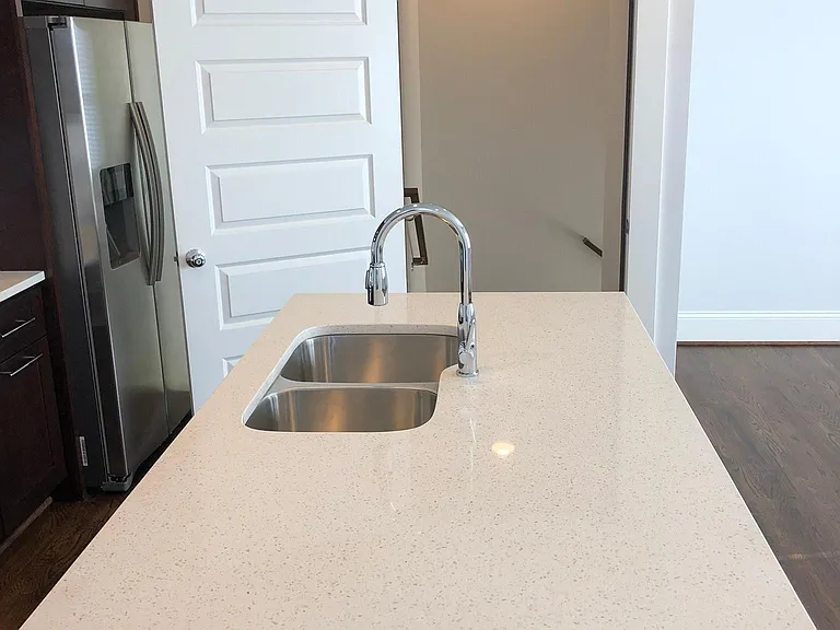 2121 Roslyn Ave — Photo 18