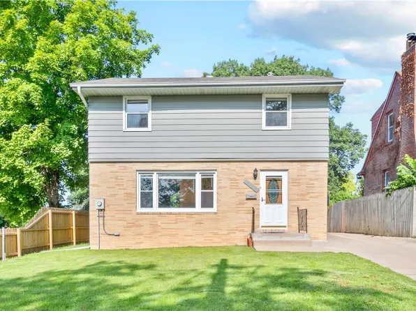 1200 64th St, Windsor Heights, IA 50324