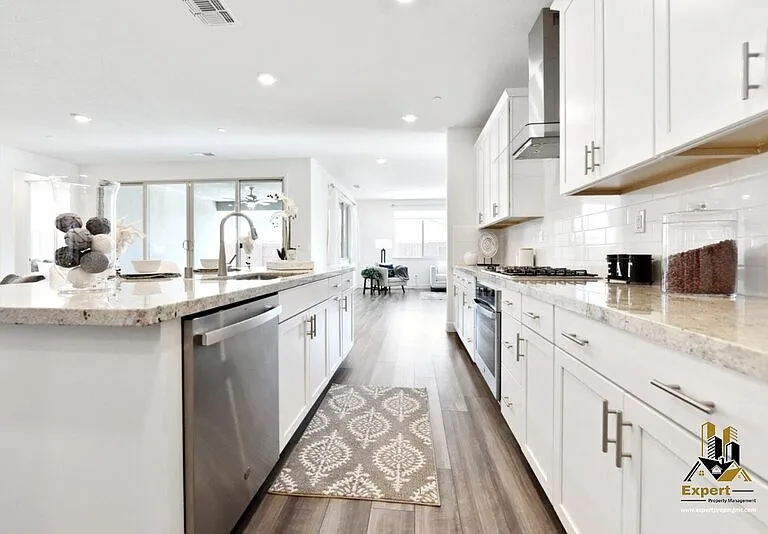 4040 Swing Way — Photo 3