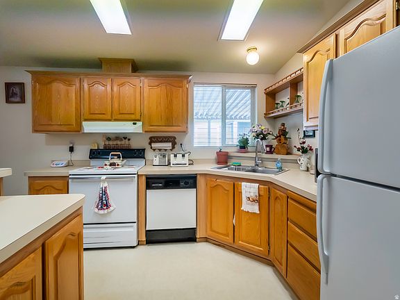 4th image of 762 W Monte Hermosa Dr #16