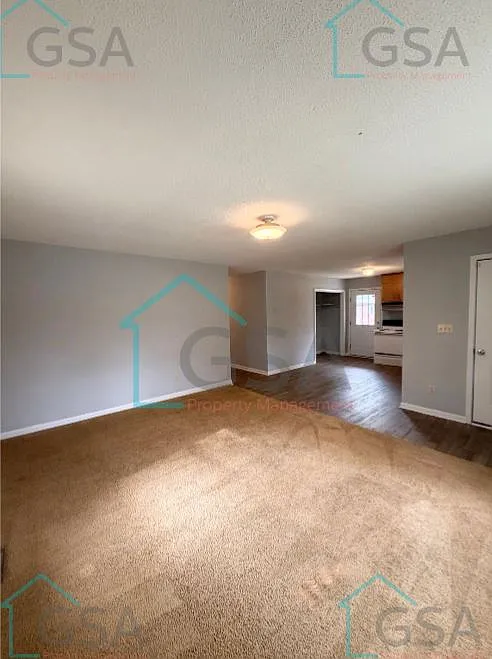 3 bed, 1072 sqft, $1,700 — Photo 2