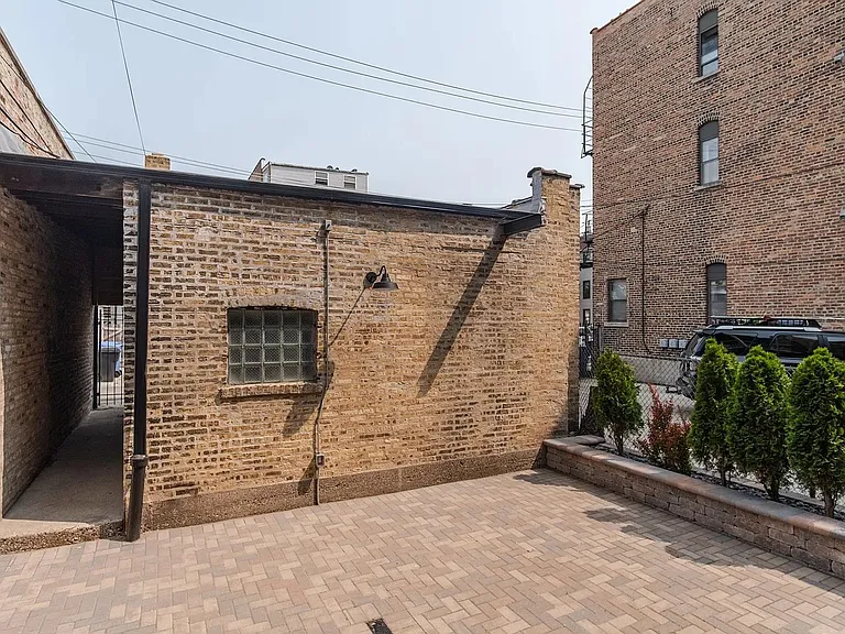 1304 W Ohio St — Photo 5