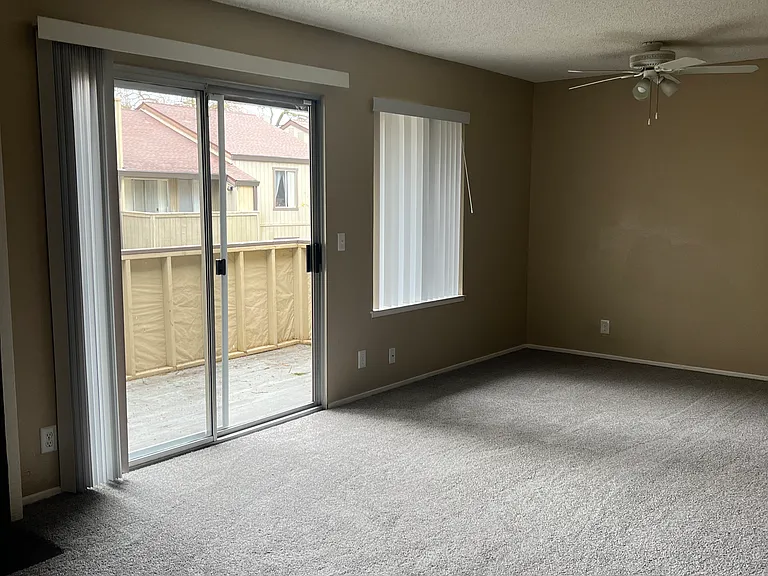Sierra Woods Apartments — Photo 38