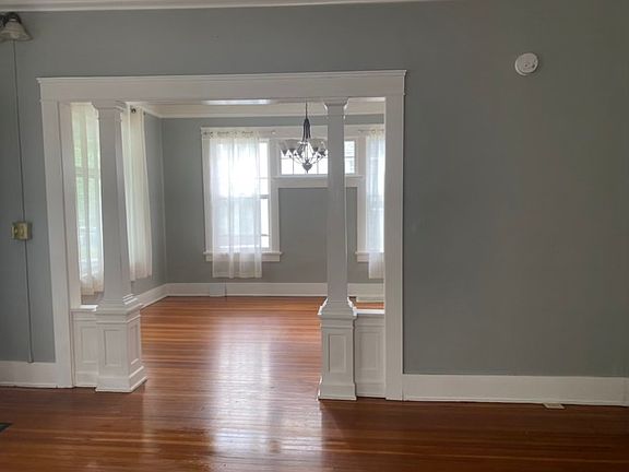 5th image of 1278 SW College Ave