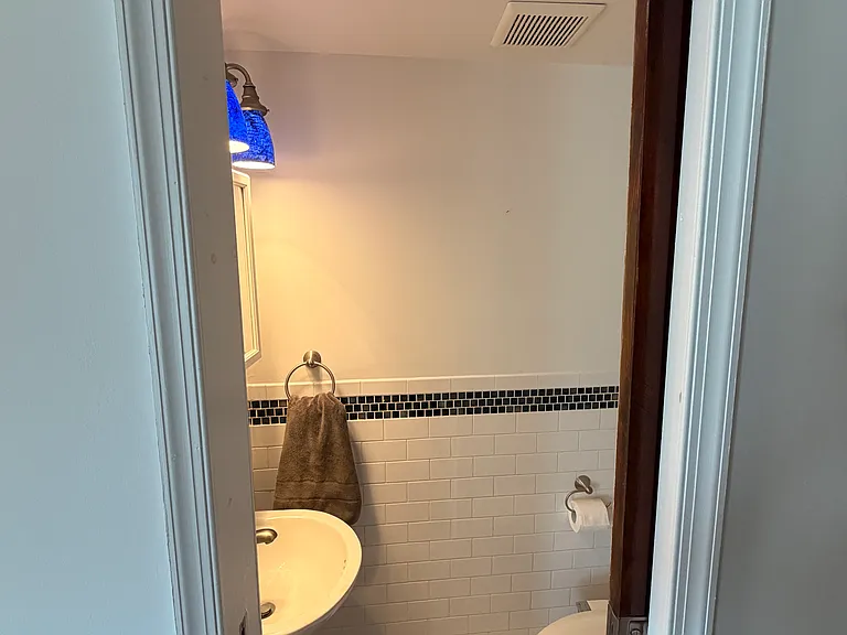 235 W Girard Ave — Photo 8