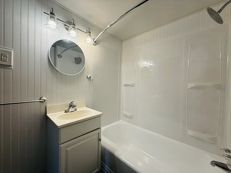 517 Center Ave #2 — Photo 8