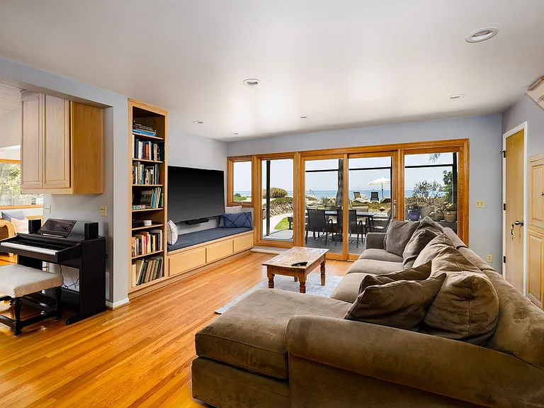 4499 Del Mar Ave — Photo 13