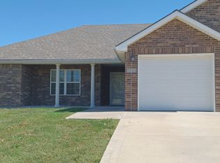 103 NW Michael Dr, Grain Valley, MO 64029