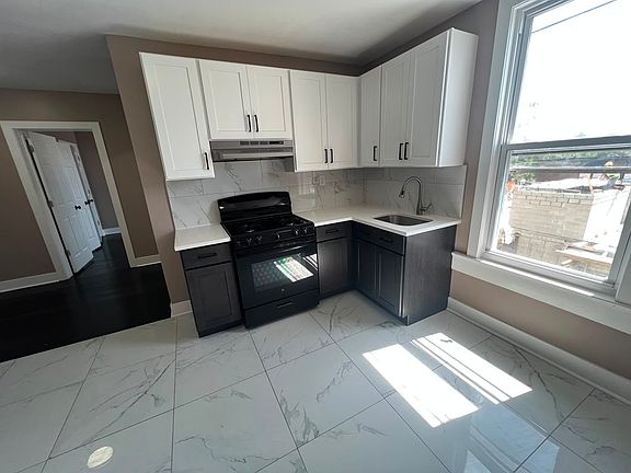 4th image of 25 Ryle Ave Floor 3