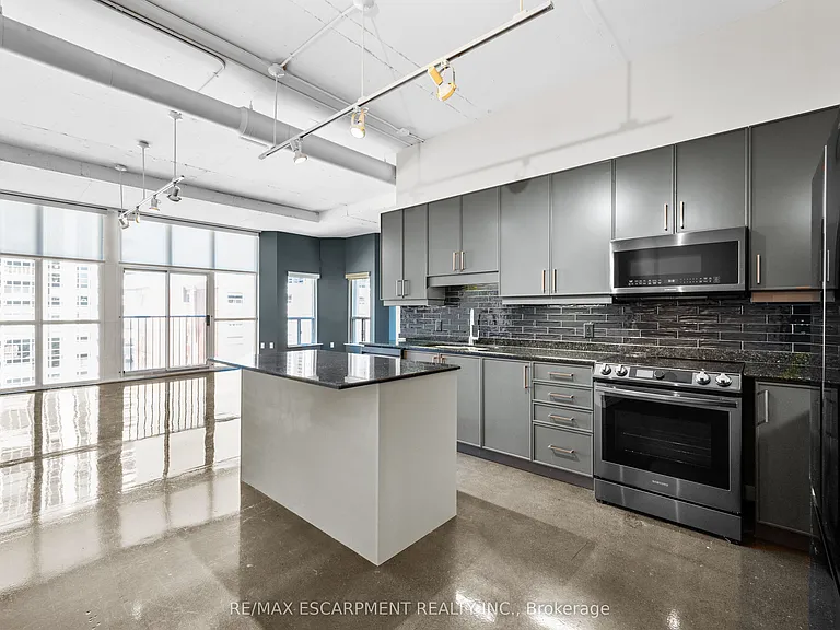66 Bay St S #614 — Photo 1