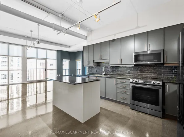 66 Bay St S #614, Hamilton, ON L8P 4Z6