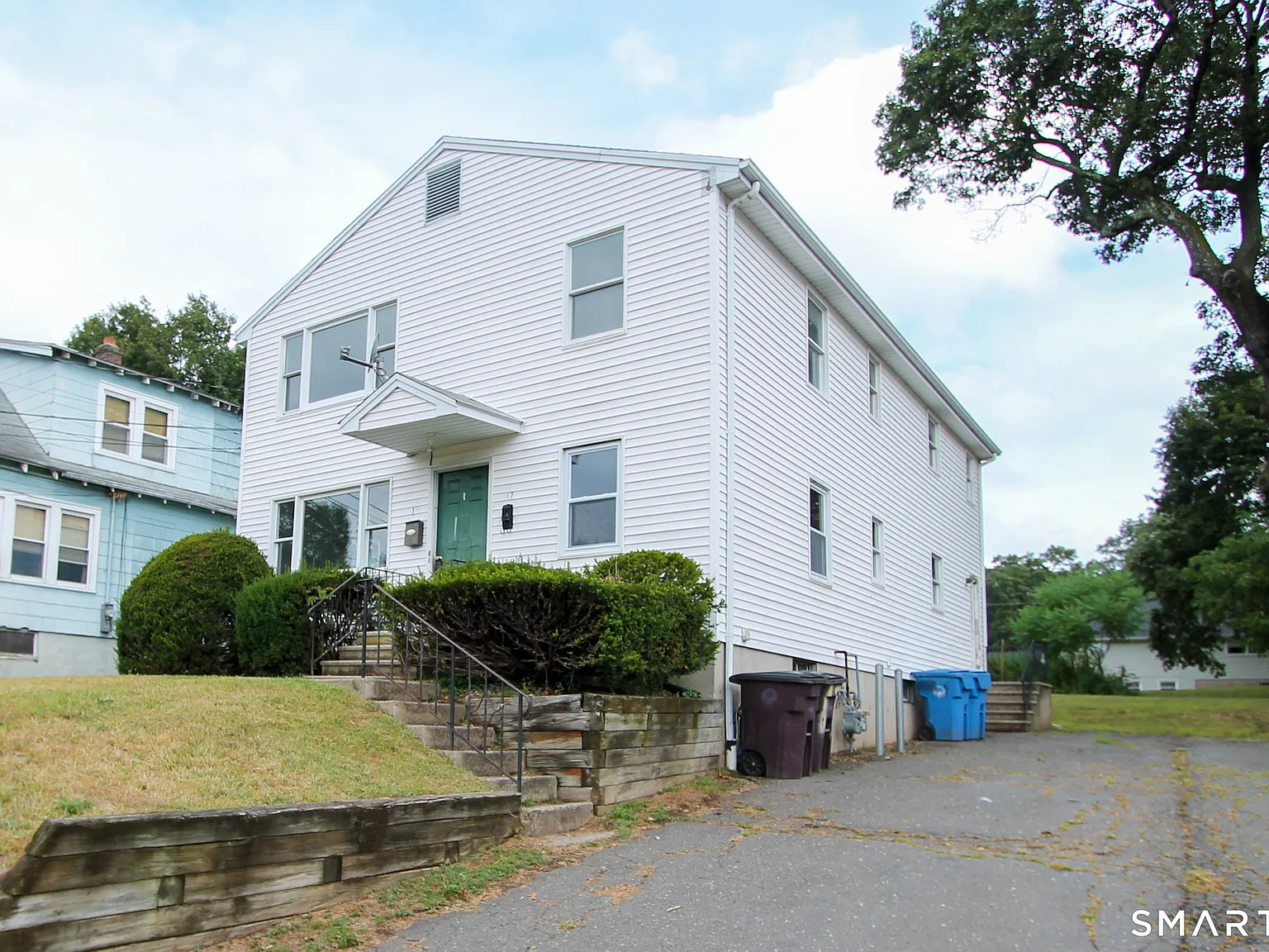 3 bed, 1.0 bath, 1144 sqft, $1,900 — Photo 1