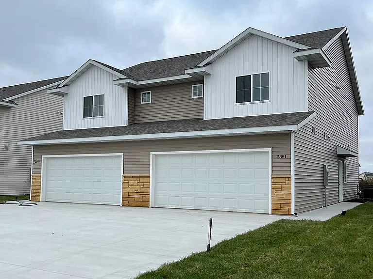 2325 Excel Dr — Photo 2