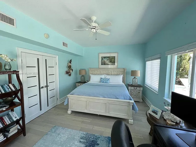 124 S Indies Dr — Photo 19