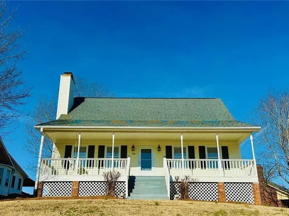 1101 Loblolly Ct, Lewisville, NC 27023