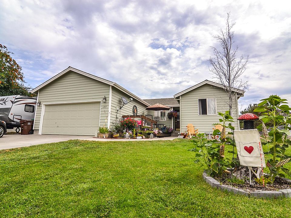 1st image of 1207 NE Tamarack Ct
