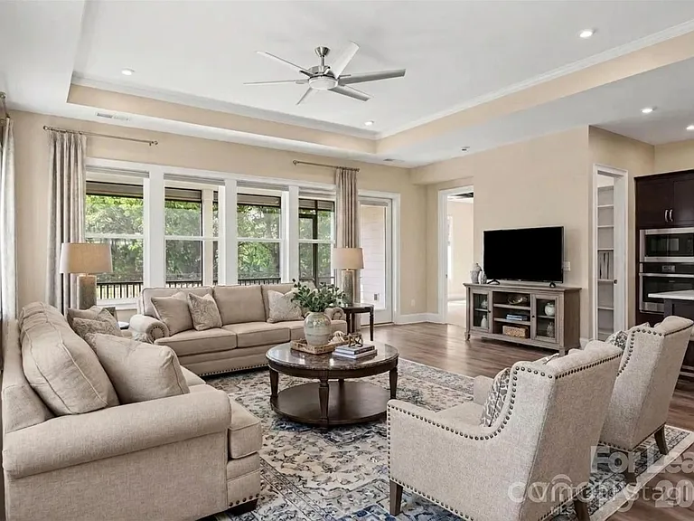 2026 Lake Como Dr — Photo 9