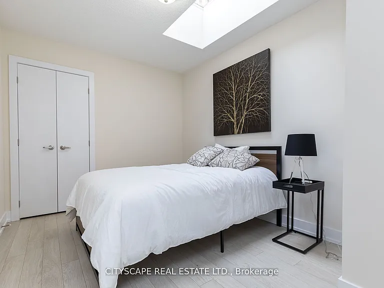 1084 Lansdowne Ave — Photo 16