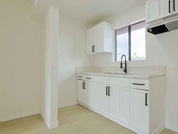 4th image of 1816 N Gramercy Pl APT 304