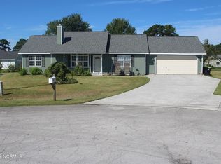 330 Foxridge Ln, Hubert, NC 28539