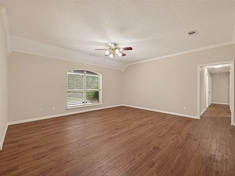 1012 Lilley Rd — Photo 5