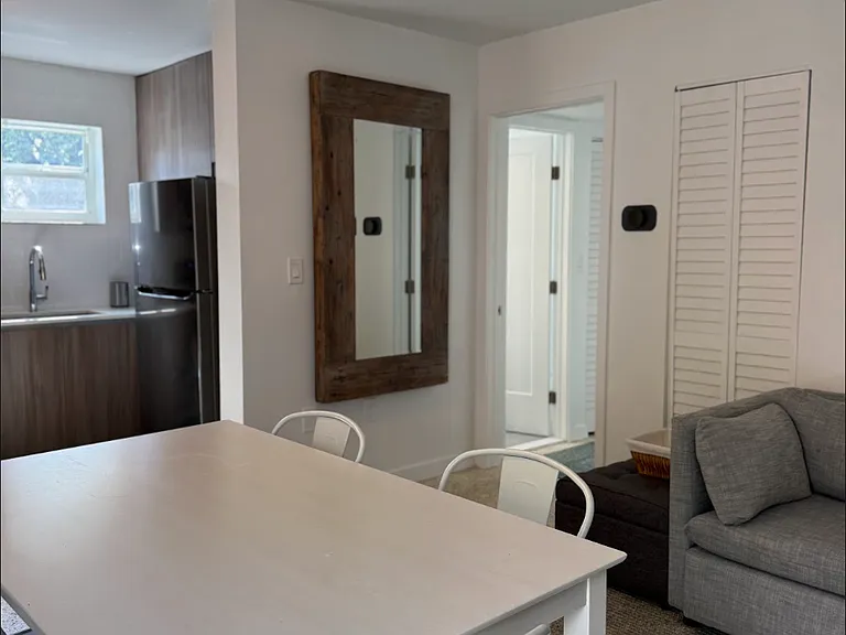 421 SW 9th St #1 — Photo 10