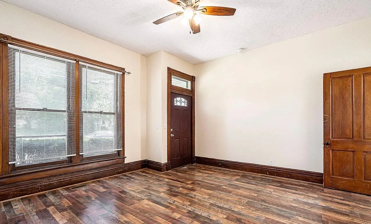 4 bed, 2.0 bath, 1665 sqft, $2,050 — Photo 4
