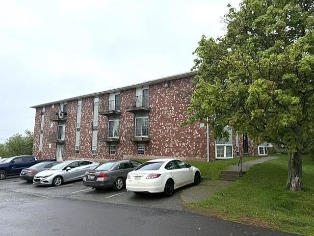 2nd image of 11 Browns Ct #101
