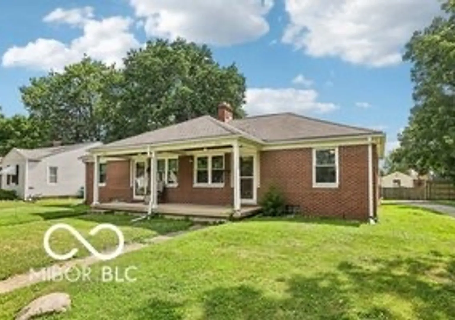 Charming 2BR Duplex in Indianapolis — Photo 3