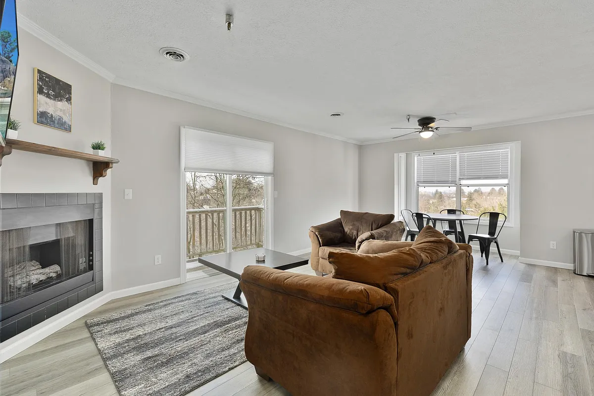 Building Photo - 400 Stewart Ln #16