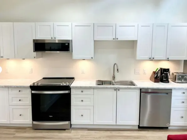 118 Greenwood Dr #1, Fredericton, NB E3A 3T6