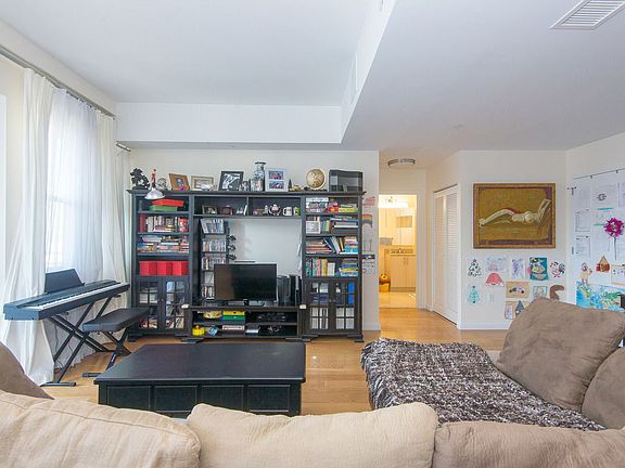 4th image of 50 Oceana Dr E #5
