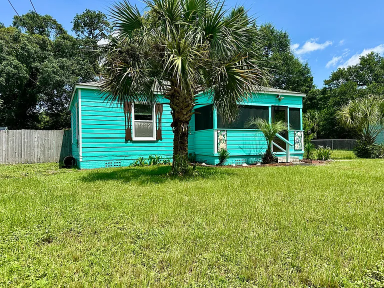 219 NW Gilliland Rd — Photo 3