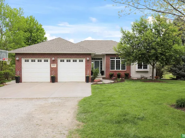 9646 Willow Cove Ln, Firth, NE 68358