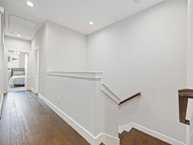 1324 W Pierce St — Photo 13