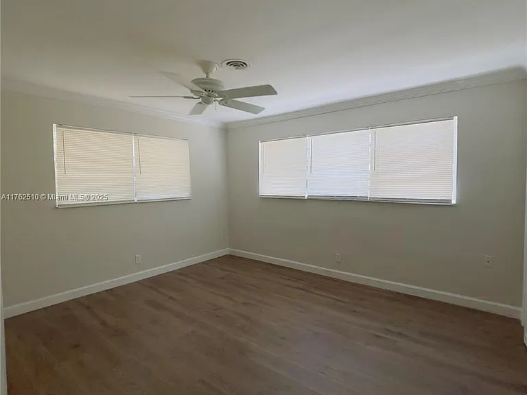 349 NE 31st St — Photo 14