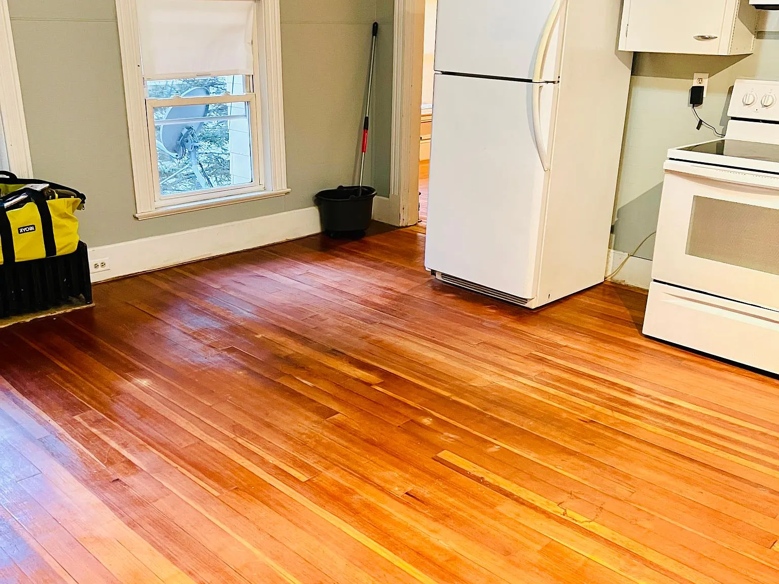 2 bed, 1050 sqft, $1,950 — Photo 3
