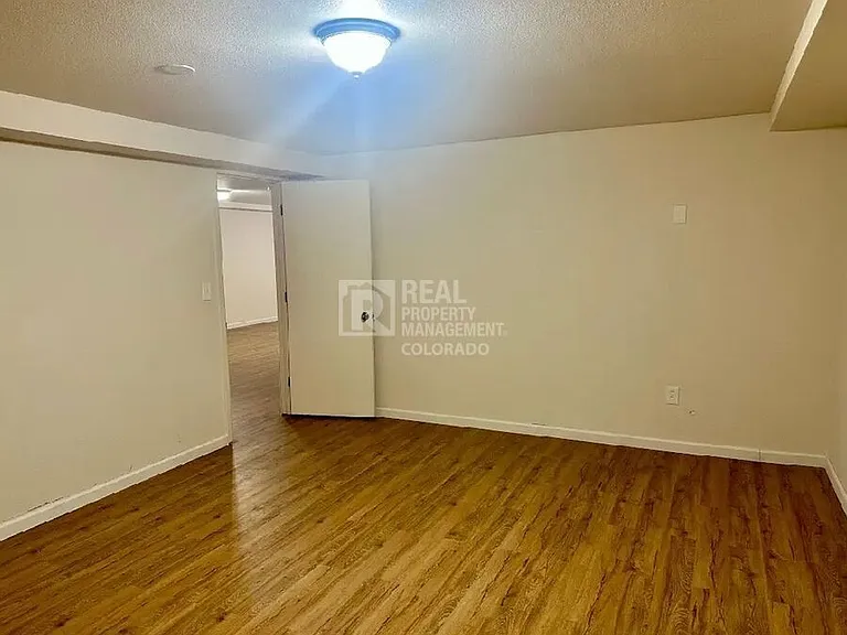 2628 Glendevey Dr — Photo 18