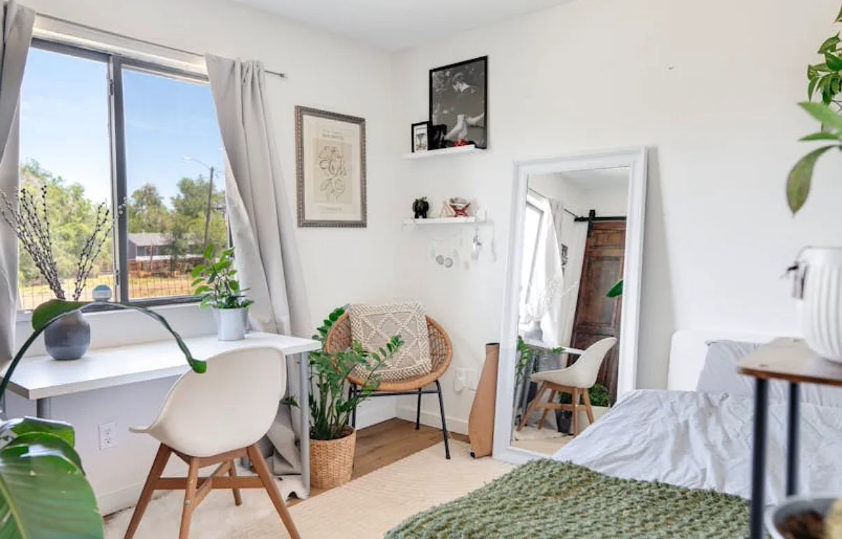 4 bed, 1.5 bath, 1152 sqft, $3,300 — Photo 4