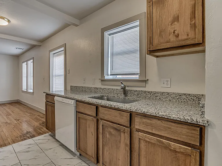 2110 N Kelley Ave — Photo 26