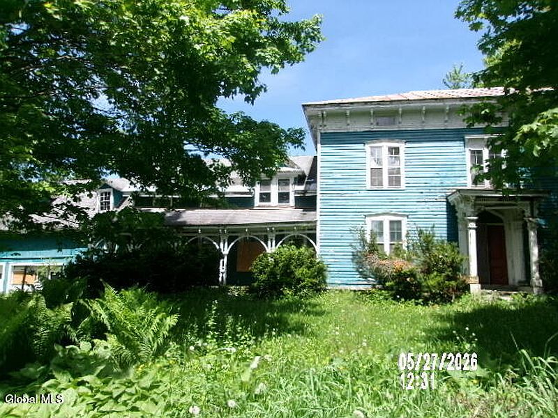 2nd image of 689 Thompson Road