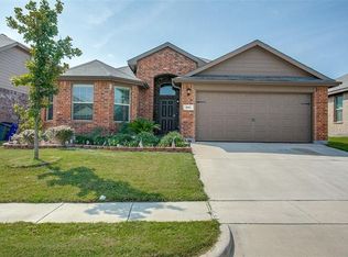 653 River Rock Dr, Azle, TX 76020