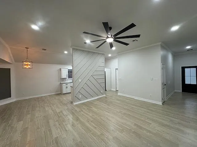 9411 Crooked Creek Dr — Photo 4