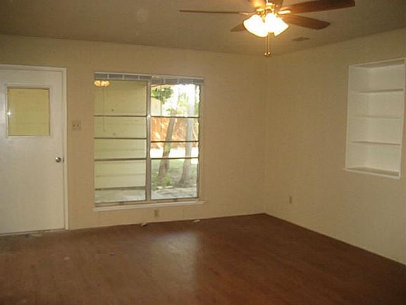3rd image of 2705 Starcrest Ln