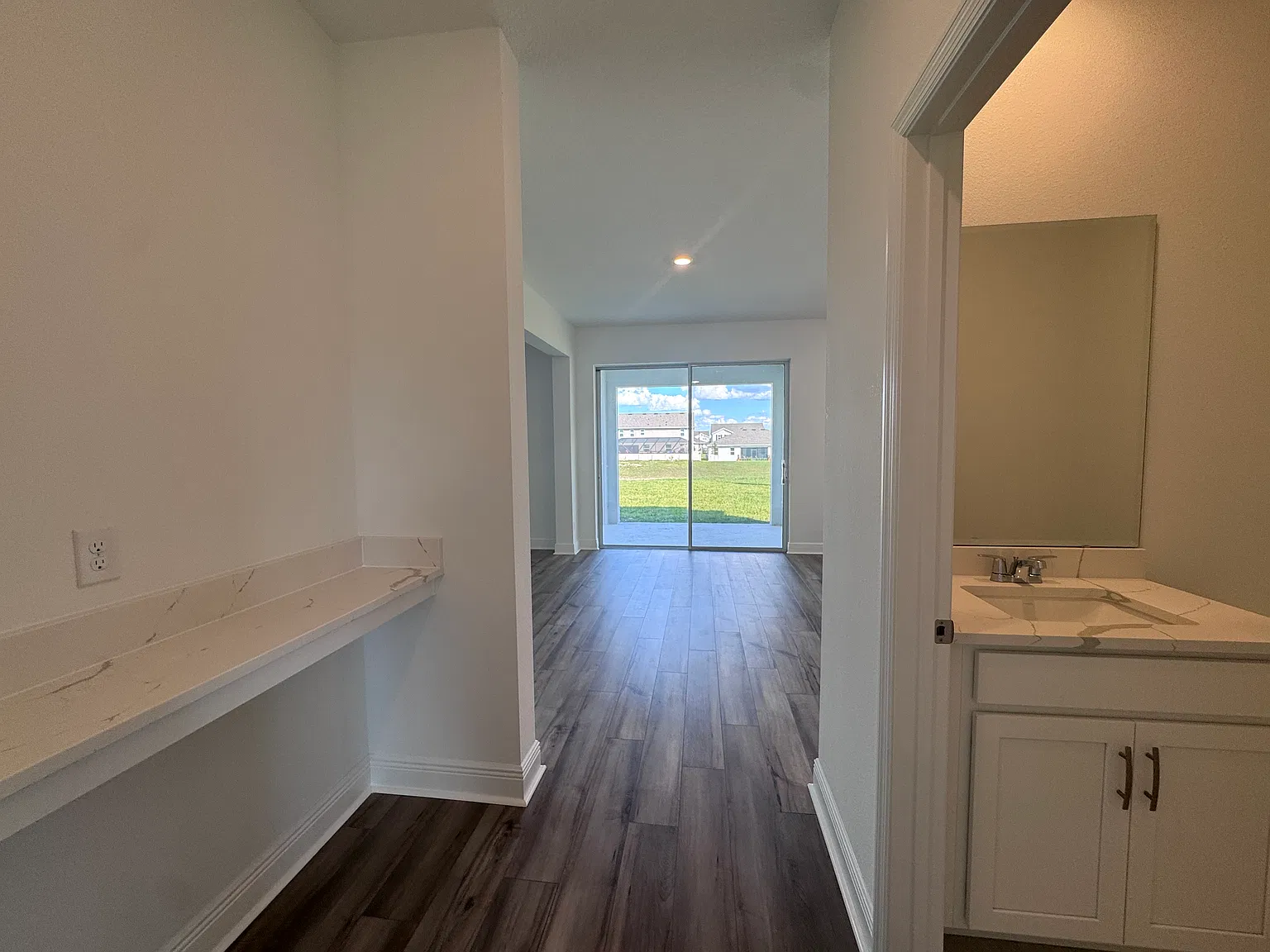 4 bed, 2.5 bath, 2560 sqft, $3,600 — Photo 4