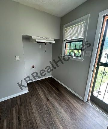 3rd image of 6 E McKellar Ave #6