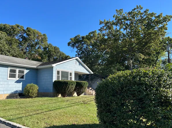 429 Shady Ln, Howell, NJ 07731